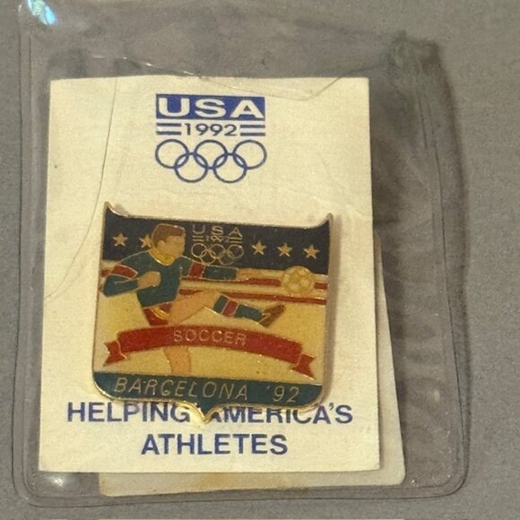 Vintage Olympics Pin 1992 Button Pinback Barcelona Spain Soccer USA Futbol Badge - Picture 1 of 3